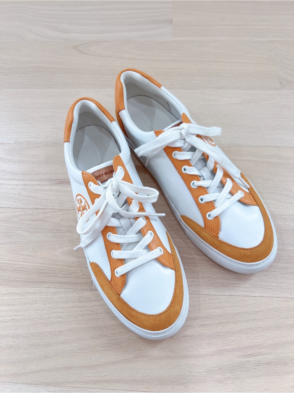 Tory Burch Color Block T Logo Leather Sneakers White Orange Women’s US 10.5 NWT - Picture 8 of 12